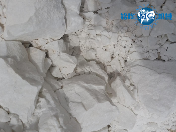 膩子粉需要加膠水嗎？膩子粉是加膠好還是加水好？